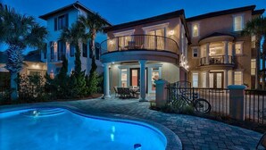 A luxurious house with a swimming pool, a covered patio, and a well-lit exterior. - Sea Span 6 Bedroom Holiday Home by Five Star Properties (Destin)