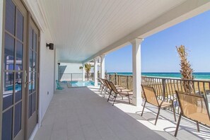 ハウス 6 ベッドルーム オーシャンビュー ビーチフロント | バルコニー
