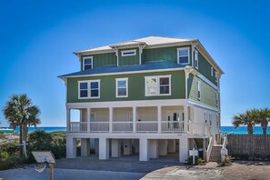Casa, 6 habitaciones, vista al océano, frente al mar | Vista frontal de la propiedad