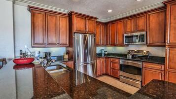 House, 6 Bedrooms, Ocean View, Beachfront | Private kitchen | Fridge, microwave, coffee/tea maker