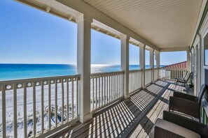 Casa, 6 habitaciones, vista al océano, frente al mar | Balcón