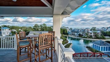 Casa, 5 habitaciones, vista al océano, frente al mar | Balcón