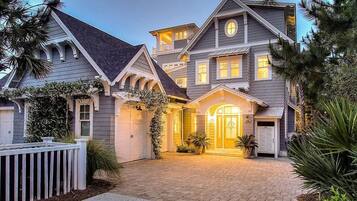 独立别墅, 5 间卧室, 海洋景观, 临海 | 住宿正面 - 傍晚/夜晚