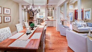 House, 3 Bedrooms, Sea Facing | In-room dining