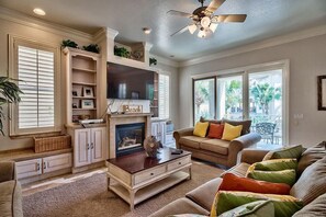 House, 4 Bedrooms, Sea Facing | Living area