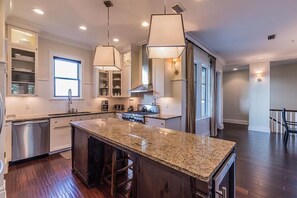 House, 4 Bedrooms, Sea Facing | Private kitchen | Fridge, microwave, coffee/tea maker - SIMMONS TOWNHOUSE 4 Bedroom Holiday Home by Five Star Properties (Panama City Beach)