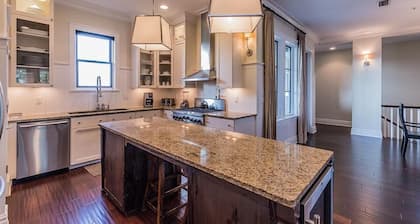 SIMMONS TOWNHOUSE 4 Bedroom Holiday Home by Five Star Properties