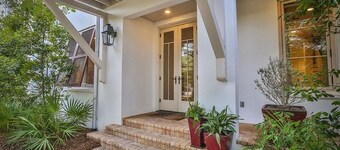 SIMMONS TOWNHOUSE 4 Bedroom Holiday Home by Five Star Properties