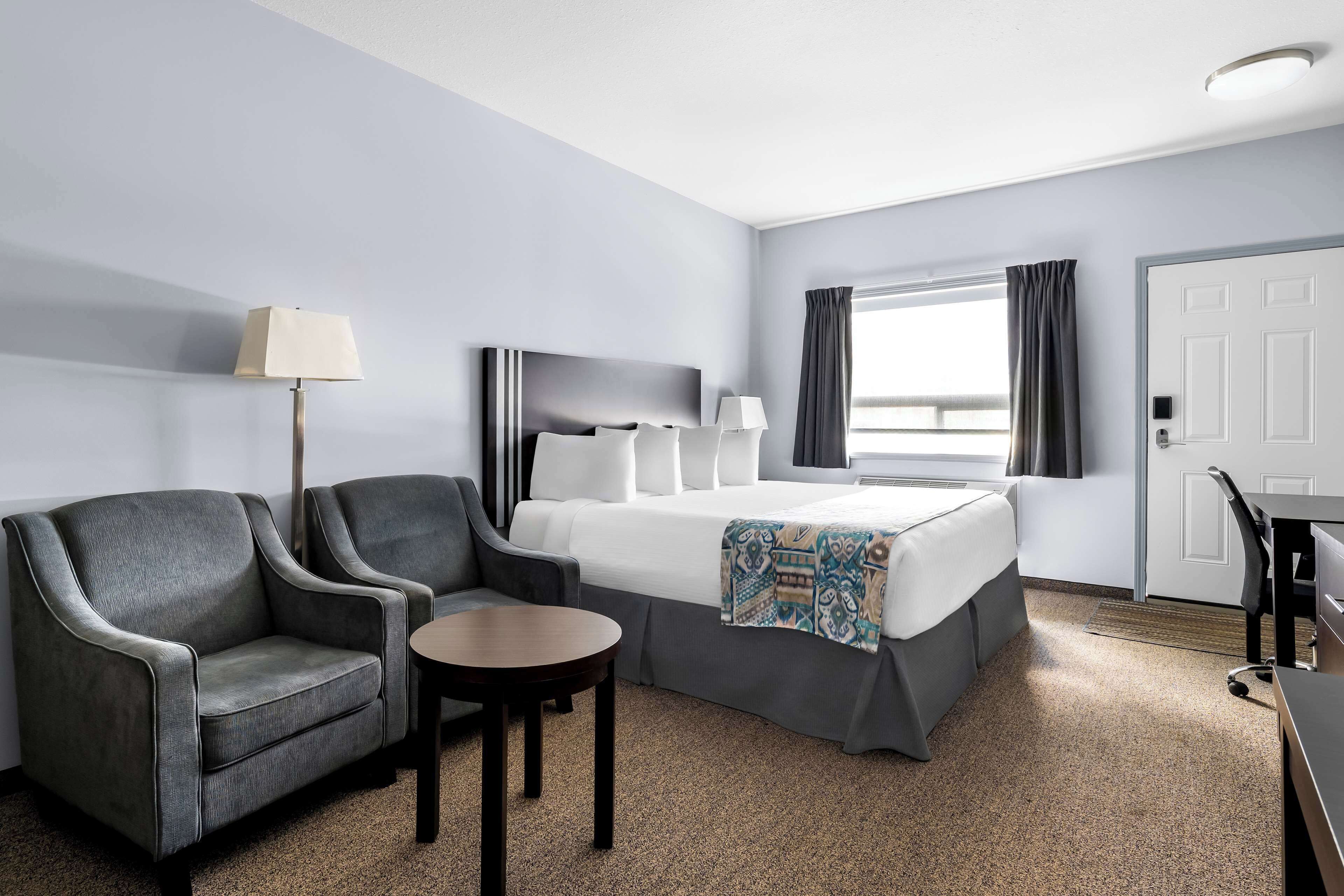 standard room, 1 king bed, non smoking, kitchenette (dining table) | individually furnished, blackout curtains, free wifi, bed sheets