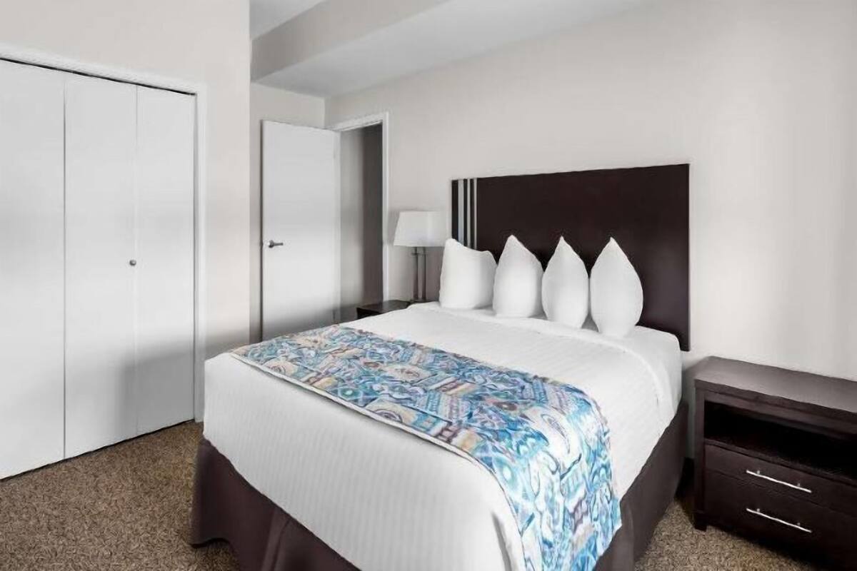 Blackout drapes, WiFi (free), individually furnished, bed sheets