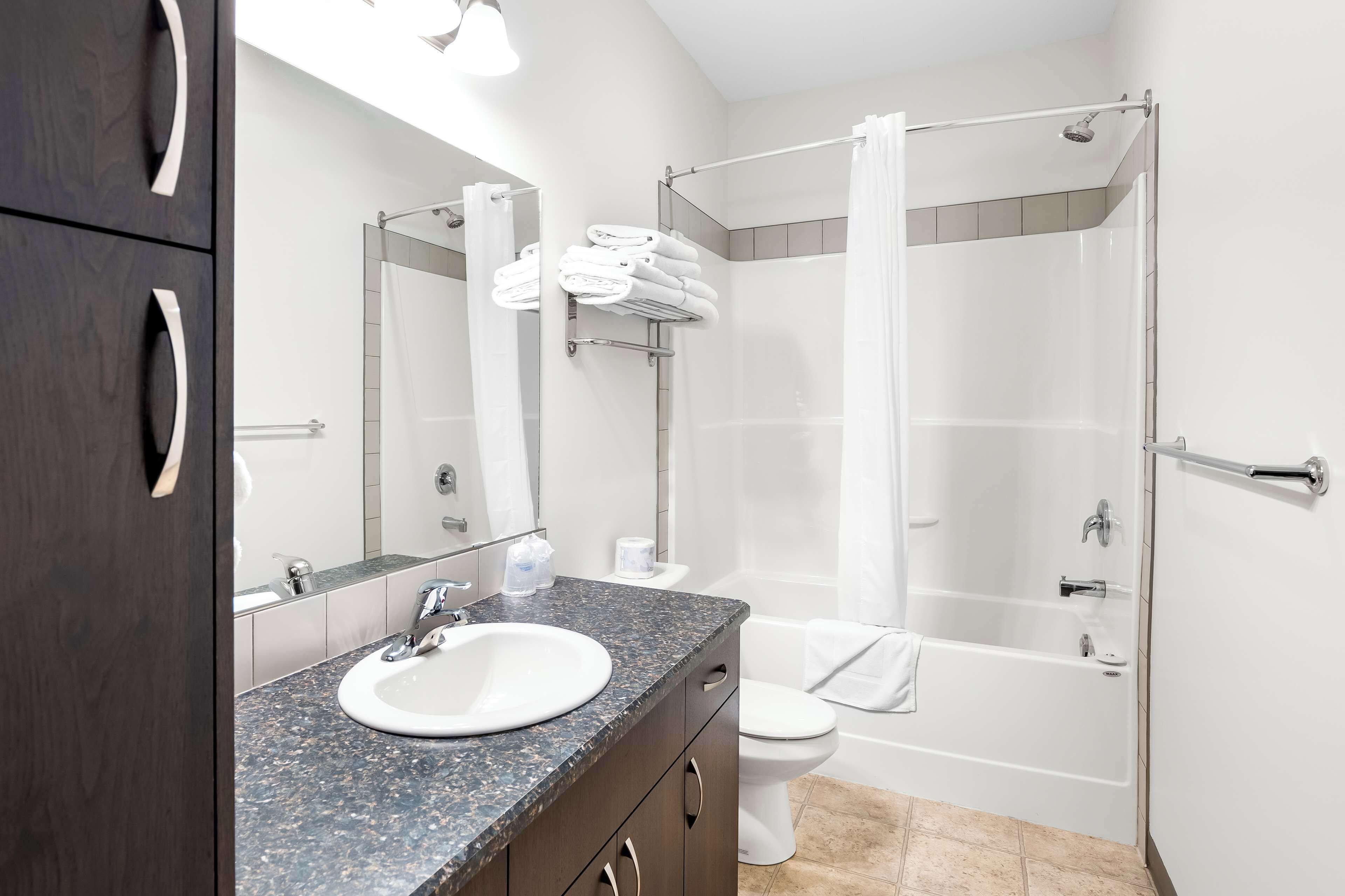 executive suite, 2 queen beds, kitchen, ground floor | bathroom | combined shower/bathtub, hair dryer, towels, soap
