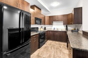 Executive Suite, 2 Queen Beds, Kitchen, Ground Floor - SureStay Studio by Best Western Hardisty (Hardisty)