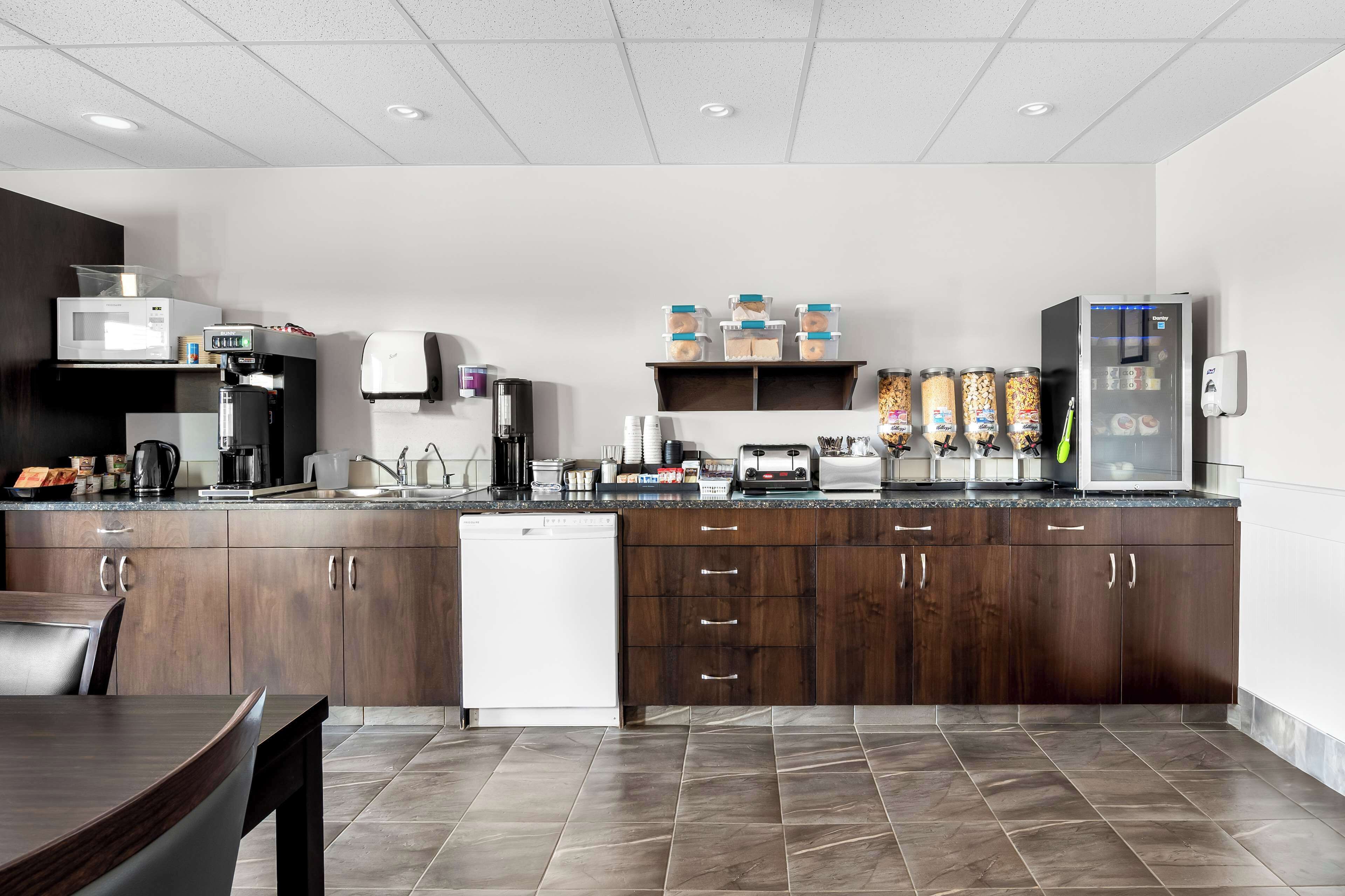 free continental breakfast