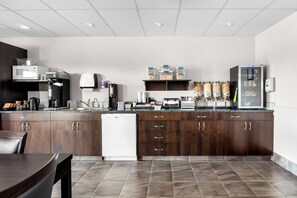 Free continental breakfast - SureStay Studio by Best Western Hardisty (Hardisty)