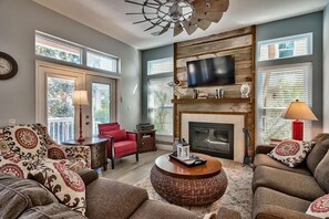 Nhà, 6 phòng ngủ, quang cảnh biển, đối diện biển | Khu phòng khách