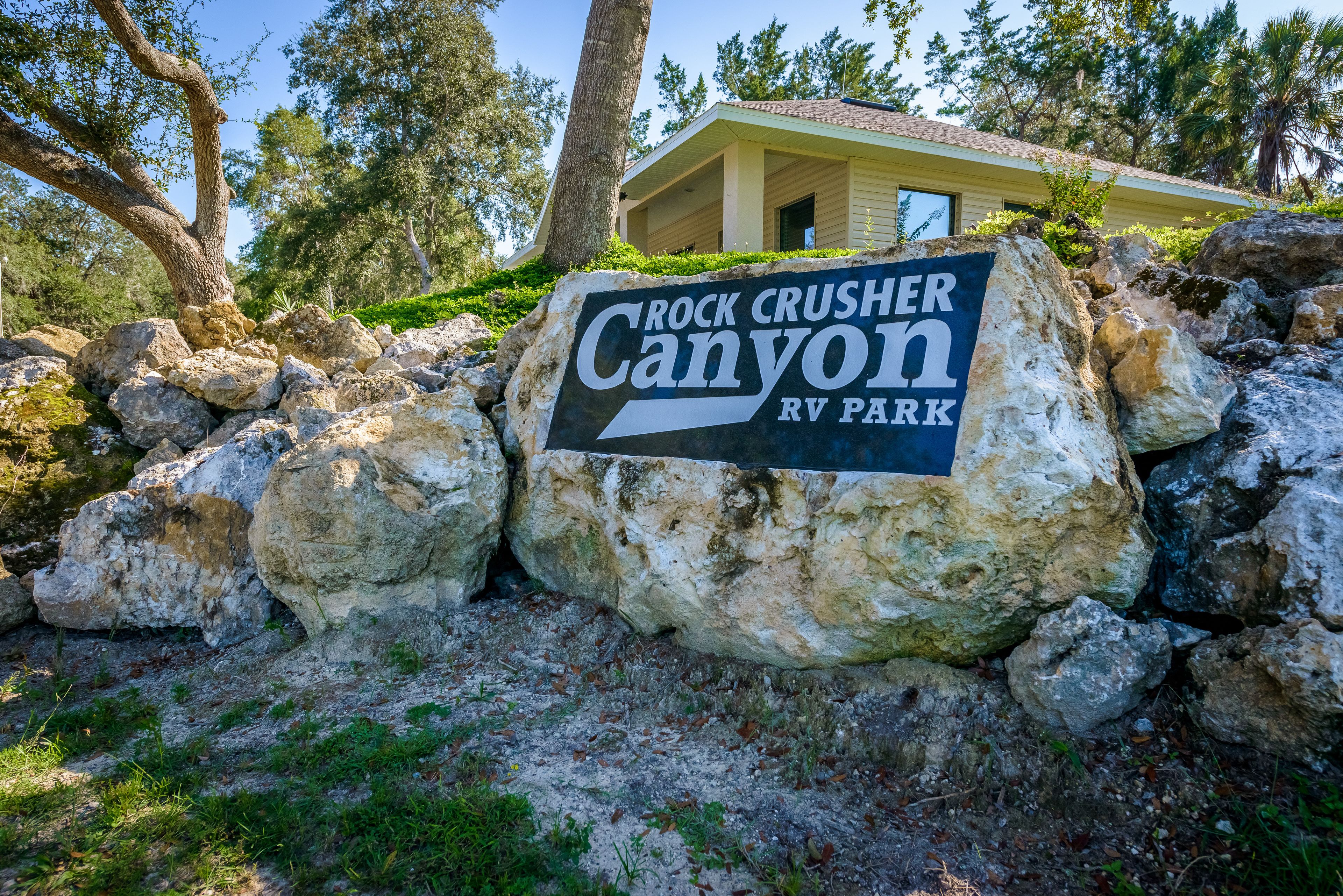 المنطقة المحيطة بالمنشأة