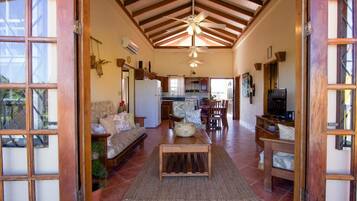 Villa, 3 Bedrooms | Dining