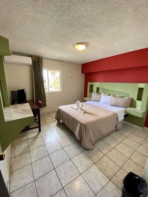 Family Room, 1 Bedroom | In-room safe, desk, iron/ironing board, free WiFi - Hotel Los Altos (Tijuana)