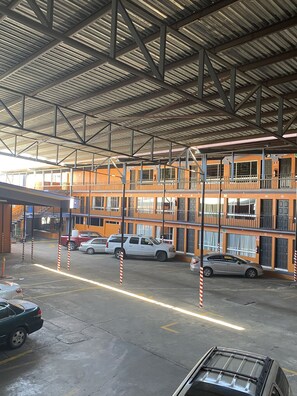 Aparcamiento sin asistencia gratuito