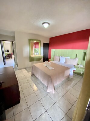 Family Room, 1 Bedroom | In-room safe, desk, iron/ironing board, free WiFi - Hotel Los Altos (Tijuana)