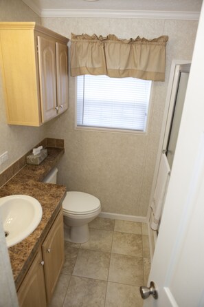 Cottage, 1 Bedroom | Bathroom | Shower, towels - Rainbow RV Resort (Frostproof)