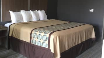 Premium bedding, desk, iron/ironing board, free WiFi