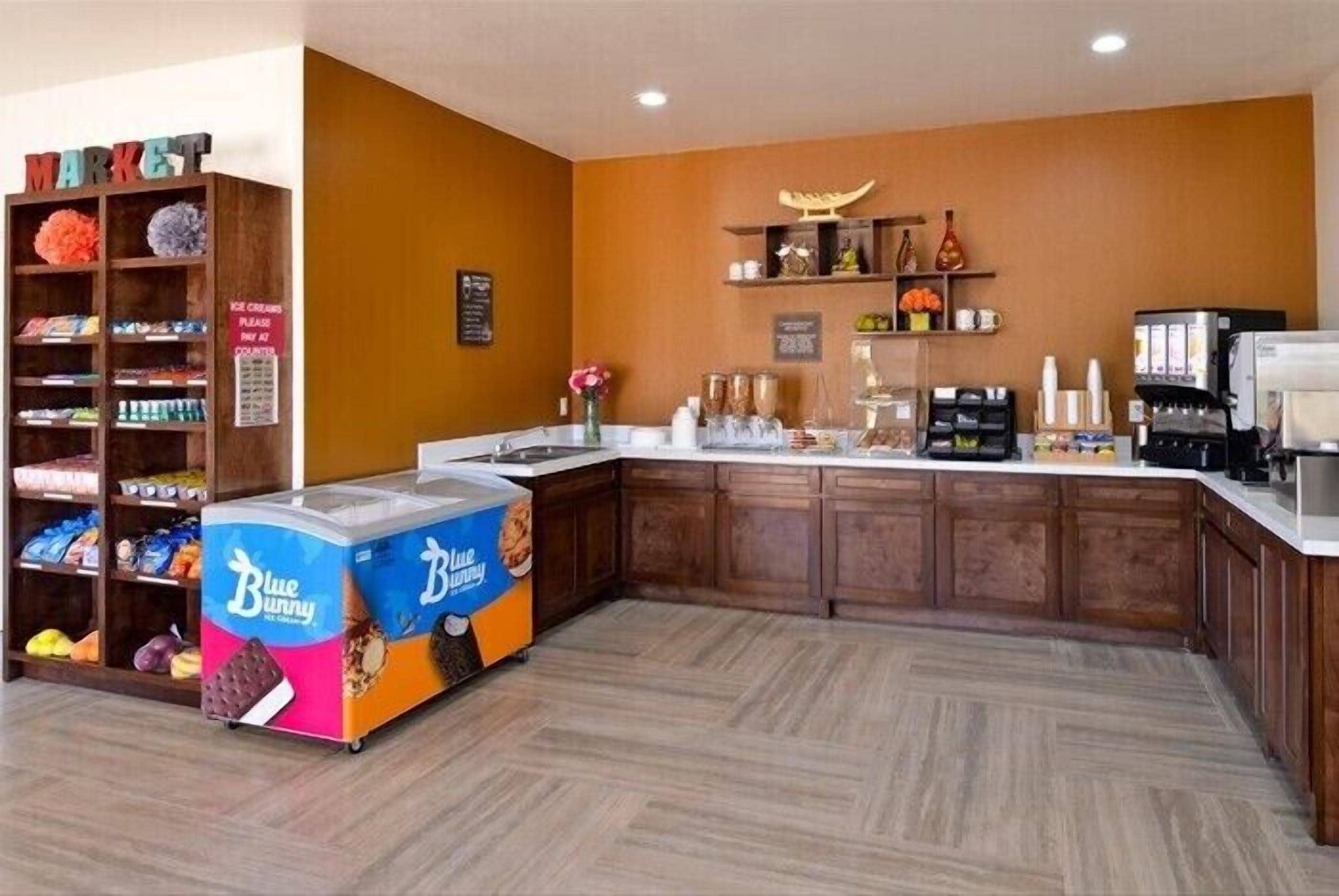 free daily continental breakfast