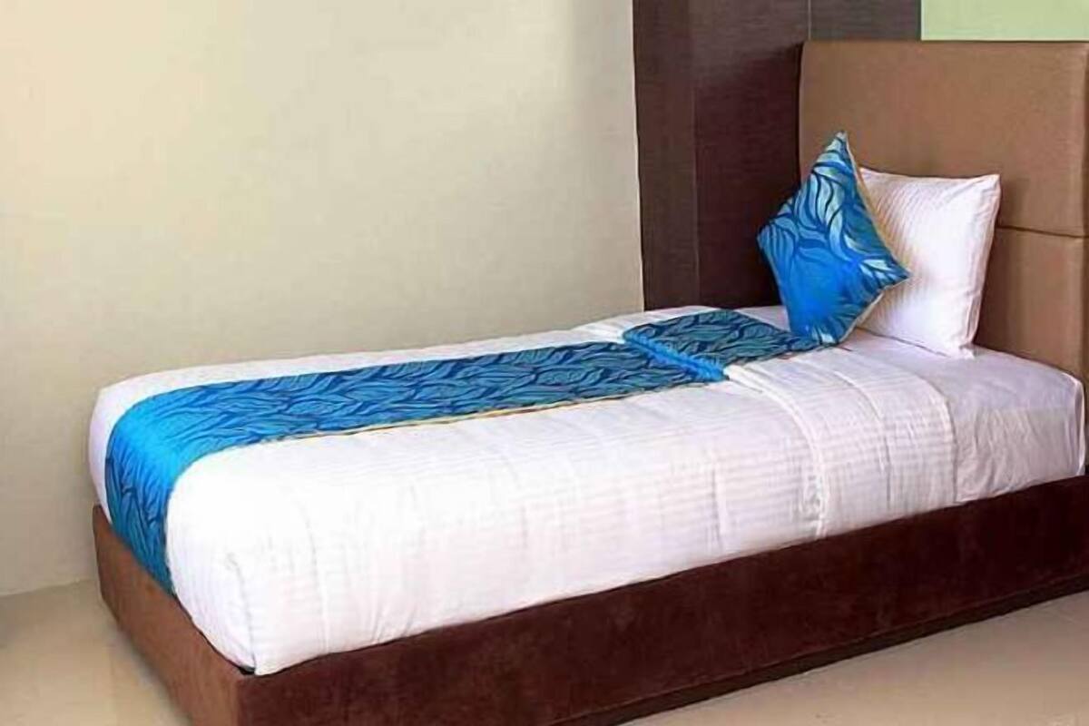 In-room safe, desk, blackout drapes, WiFi (free)
