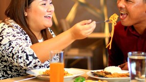 아침 식사, 점심 식사 및 저녁 식사 제공