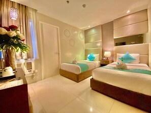 In-room safe, desk, blackout curtains, free WiFi - Hotel Estrella (Tacloban)