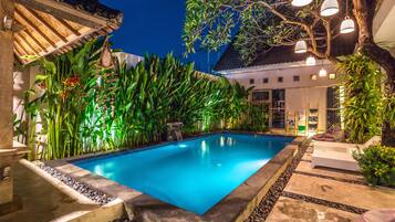 Outdoor pool, pool loungers