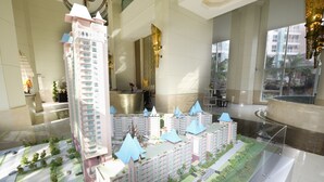 A model of a residential complex with multiple high-rise buildings, a central plaza, and surrounding greenery. - Grande Caribbean Hotel Resort Pattaya (Pattaya)