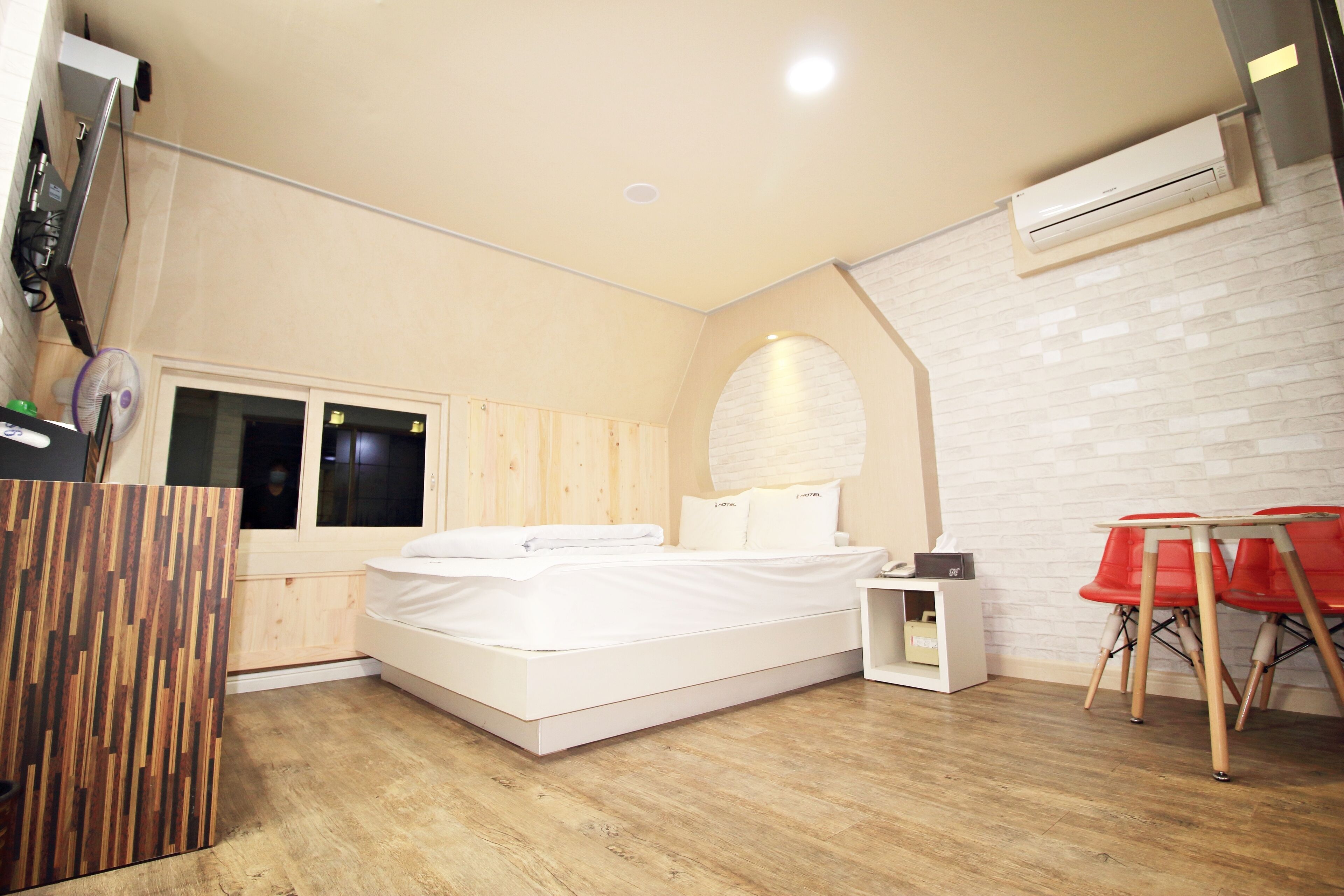 pet room only | premium bedding, free minibar items, desk, free wifi
