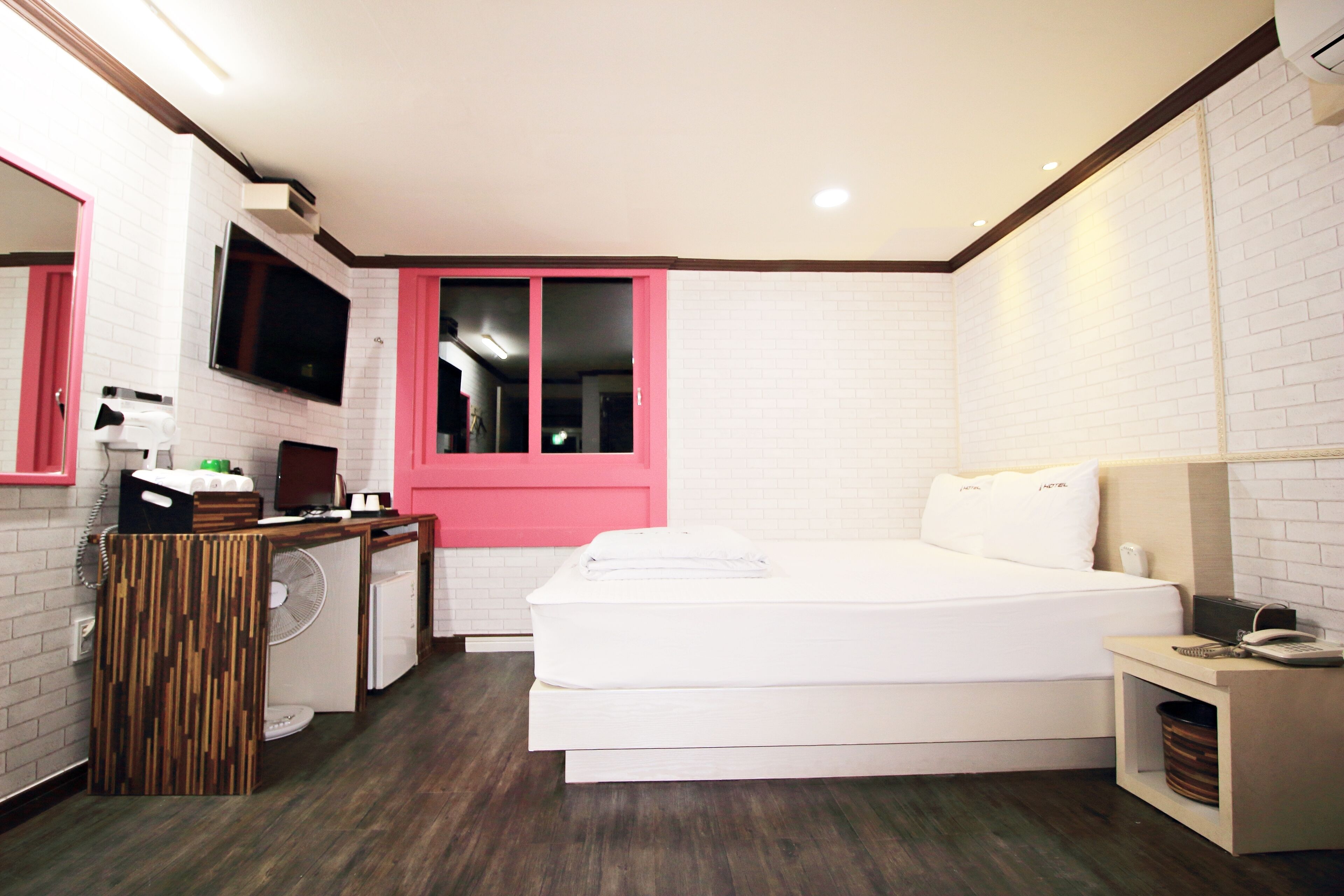 standard double room | premium bedding, free minibar items, desk, free wifi