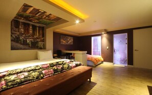 Premium bedding, free minibar items, desk, free WiFi - 9st Traveltel (Busan)