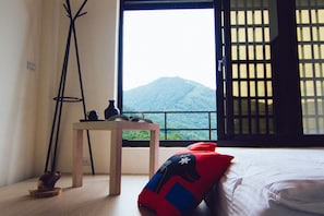 全景雙人房, 1 間臥室, 山景, 山間 | 獨特裝潢、布置獨特、遮光布/窗簾、免費無線上網