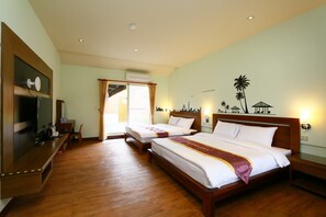 Family Quadruple Room | Desk, blackout curtains, soundproofing, free WiFi