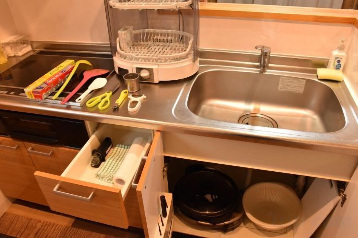 Private kitchen | Fridge, microwave, stovetop, toaster
