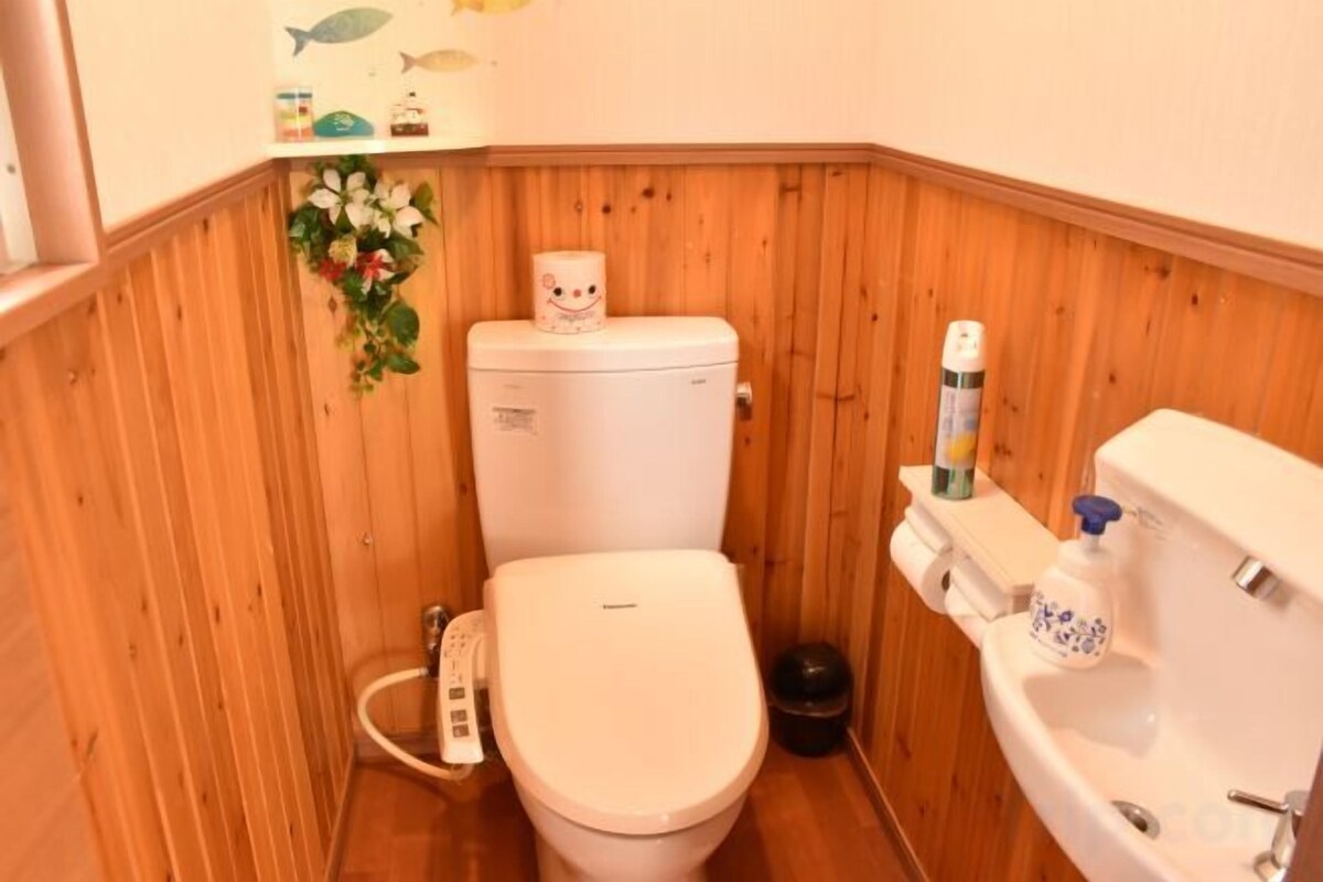 Bathroom | Free toiletries, hair dryer, slippers, bidet