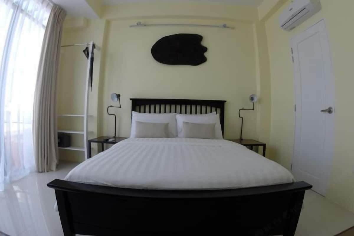 Premium bedding, down duvets, pillow-top beds, in-room safe