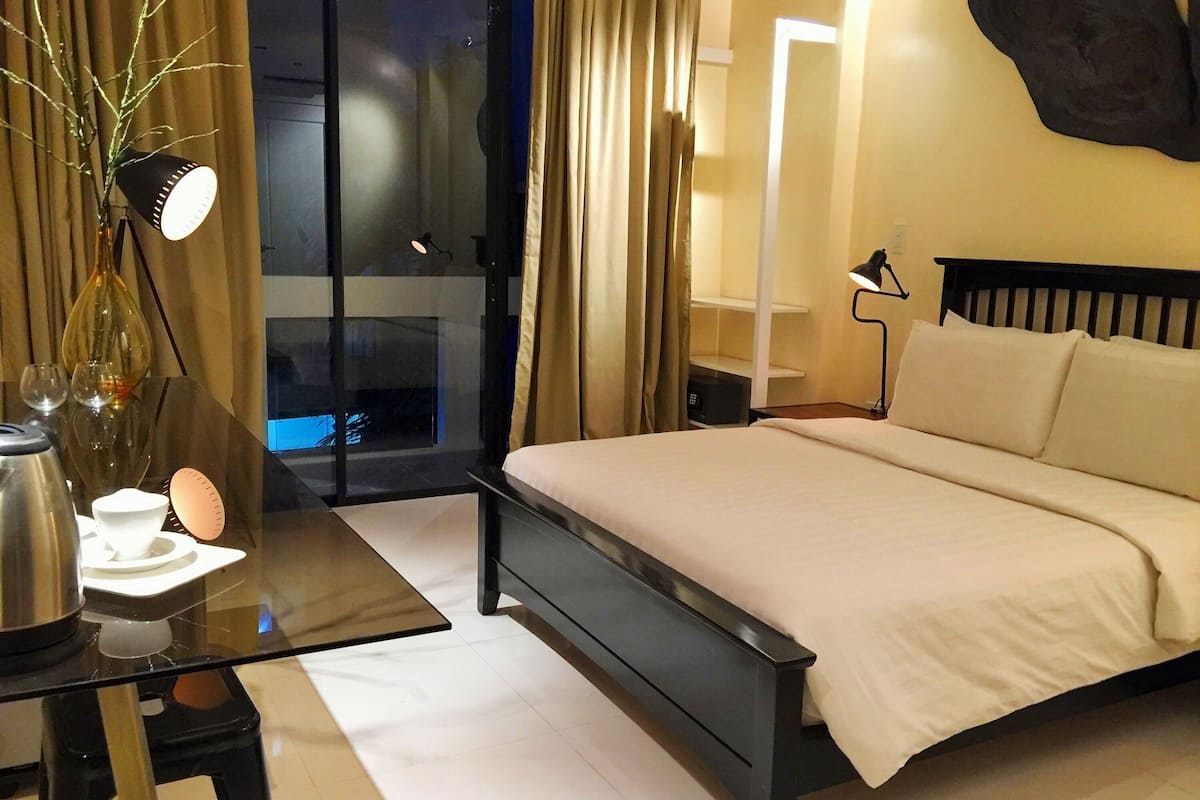 Premium bedding, down duvets, pillow-top beds, in-room safe