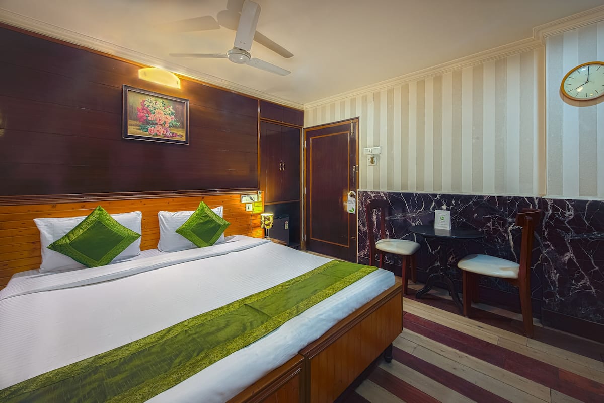 1 bedroom, desk, free WiFi, bed sheets