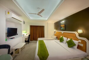 Deluxe Room | Desk, free WiFi, bed sheets
