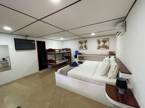Family Room | Premium bedding, Tempur-Pedic beds, minibar, in-room safe