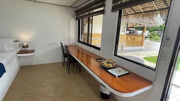 Familierom, lanai, ved basseng | Sengetøy av topp kvalitet, Tempur-Pedic-senger og minibar