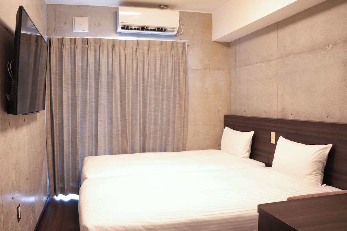 Hypo-allergenic bedding, down comforters, individually furnished