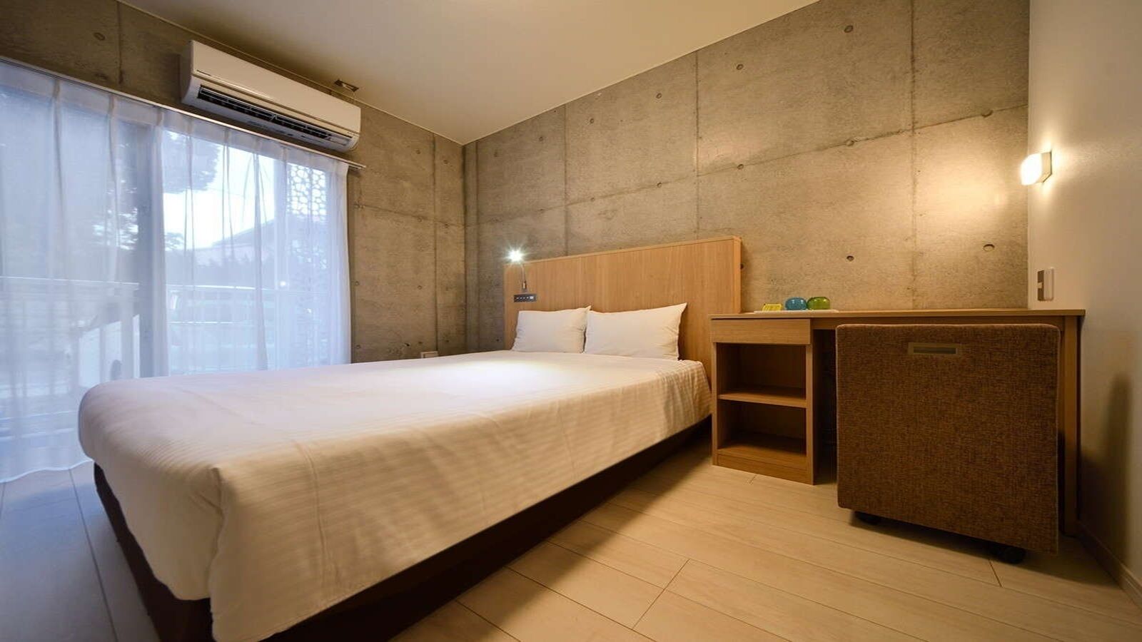 Literie hypoallergénique, couette en duvet d'oie, rideaux occultants