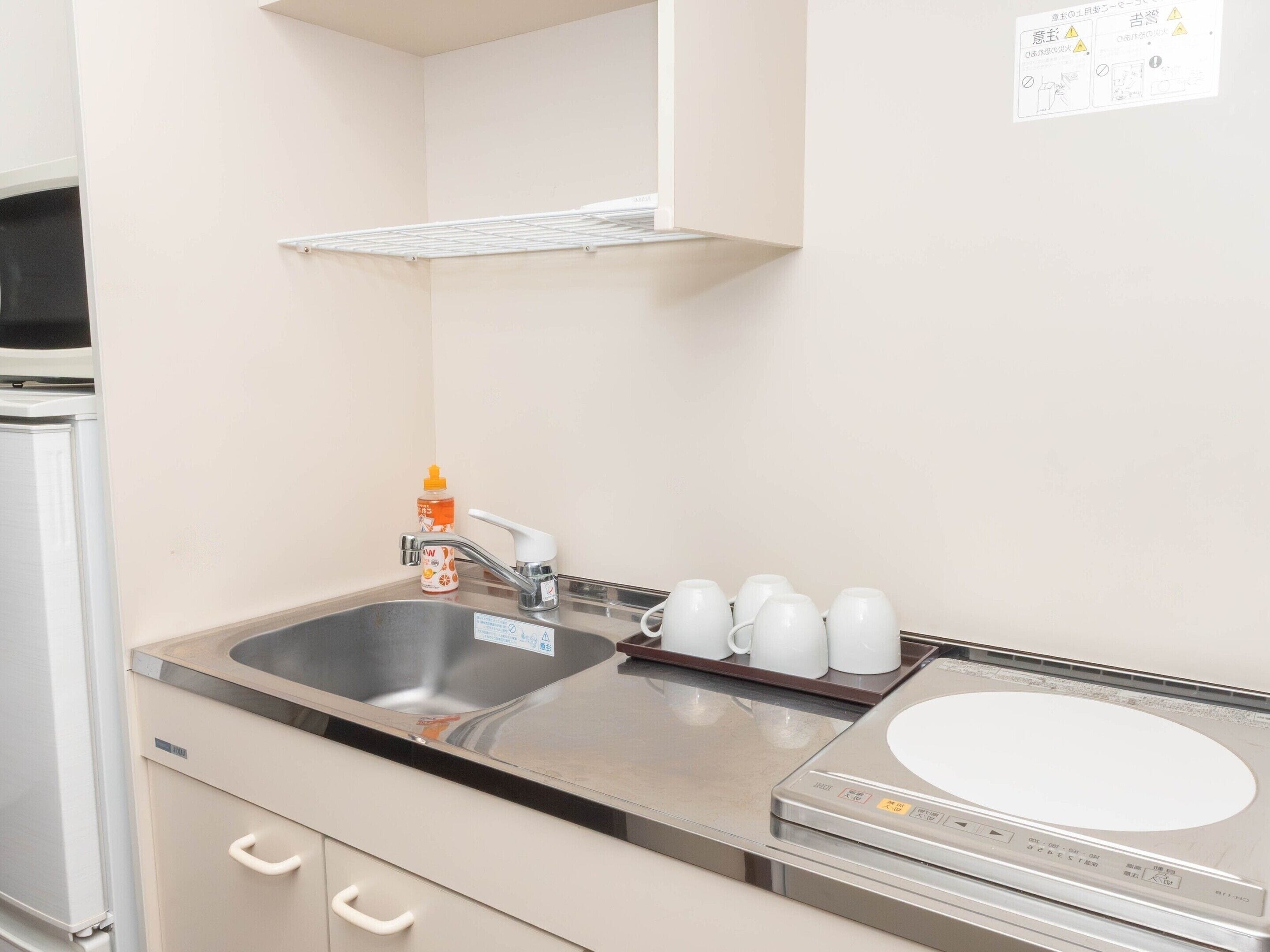 Double Room in Condo Building - Kitchen, Washer & Lounge Access, Non Smoking