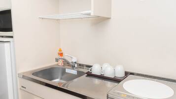 Double Room in Condo Building - Kitchen, Washer & Lounge Access, Non Smoking