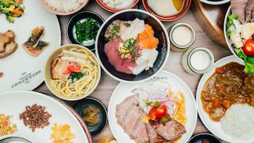 Sarapan masakan tempatan setiap hari (JPY 2300 seorang)